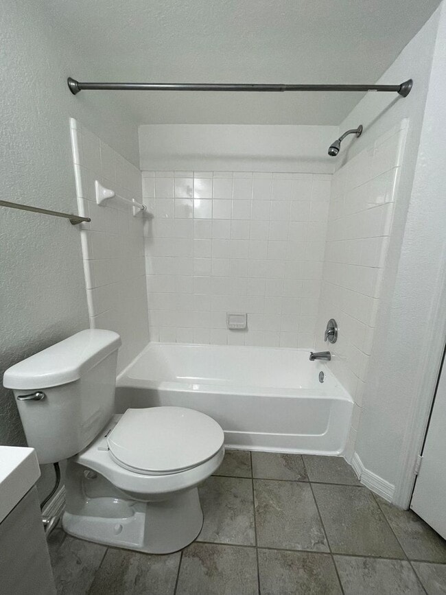 Building Photo - AVAILABLE ON JULY 1ST. BEAUTIFUL 1/1 CONDO...