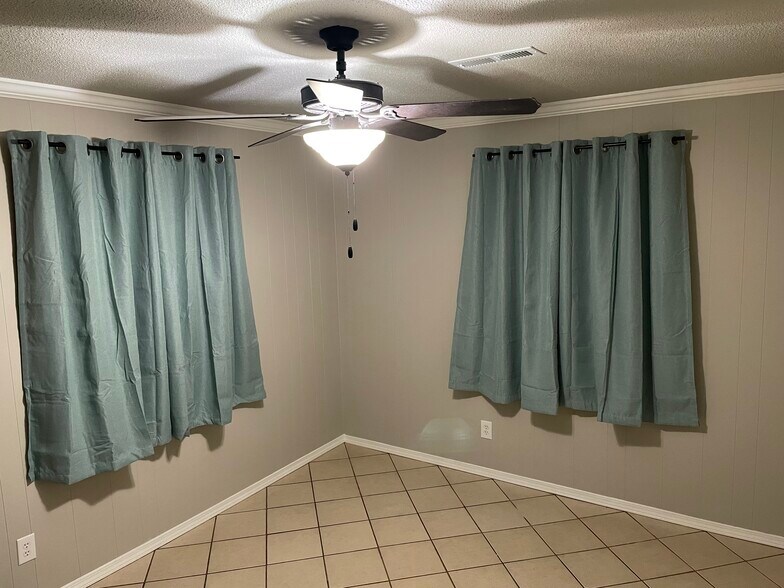 Bedroom - 1185 N Double Springs Rd