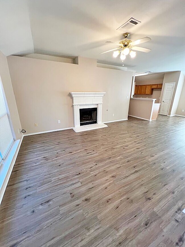 Building Photo - Great 3 Bdrm 2 Bath Home in North Denton Tx