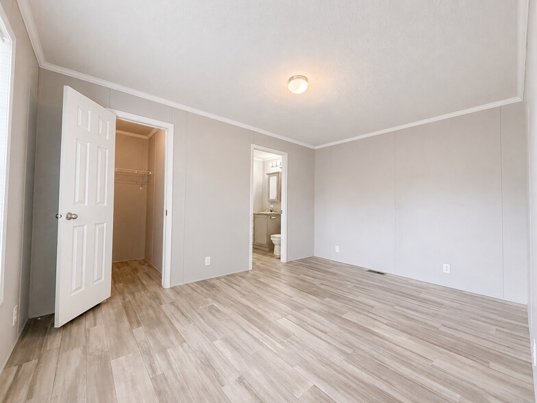 Building Photo - 71521 St Howard Ct