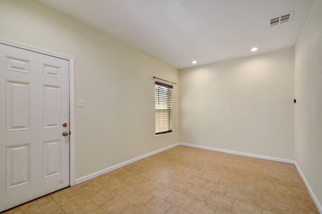 Building Photo - 417 Odell St