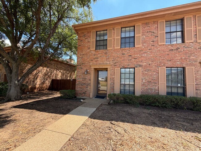 Building Photo - 7417 Kingswood Dr