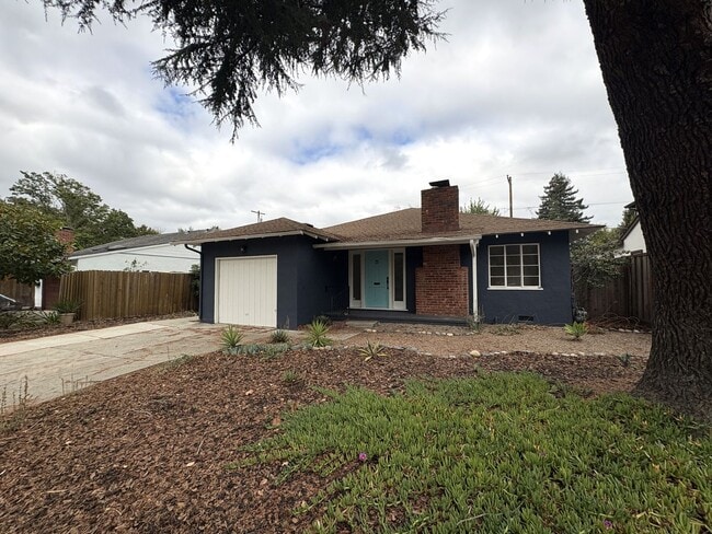 Building Photo - Charming 3-Bedroom Home on Embarcadero Road