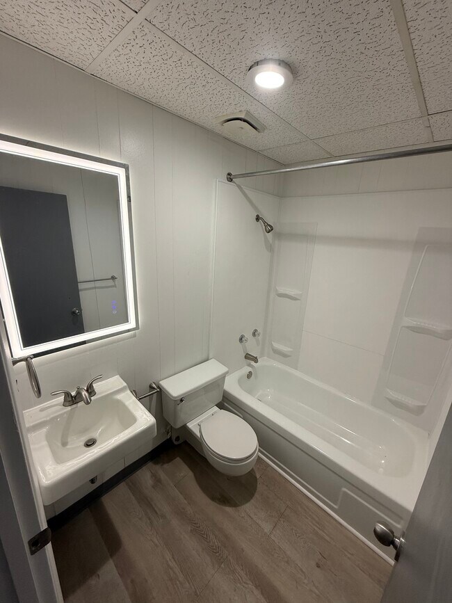 Building Photo - Woodsdale Apartments Holiday Island