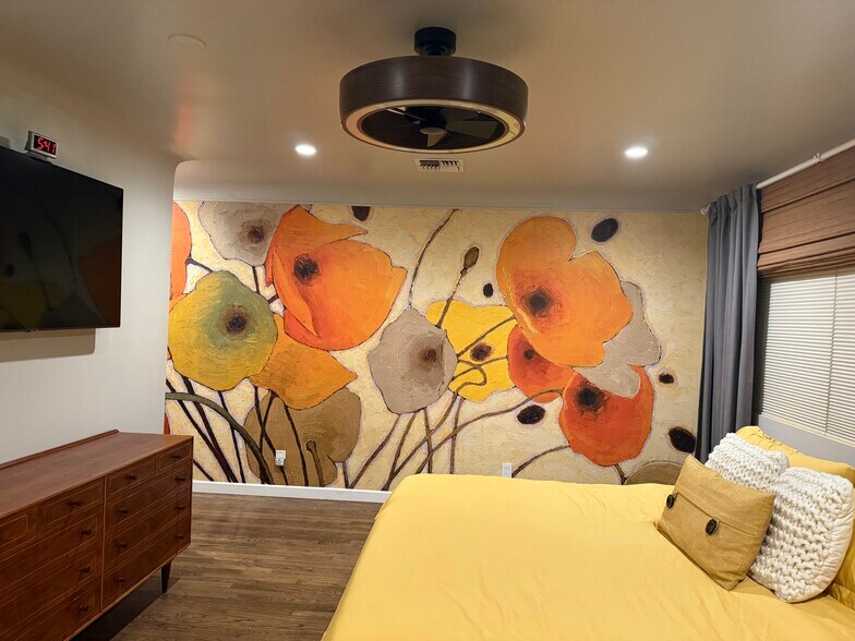 Primary Bedroom - 1068 E San Jose Ave