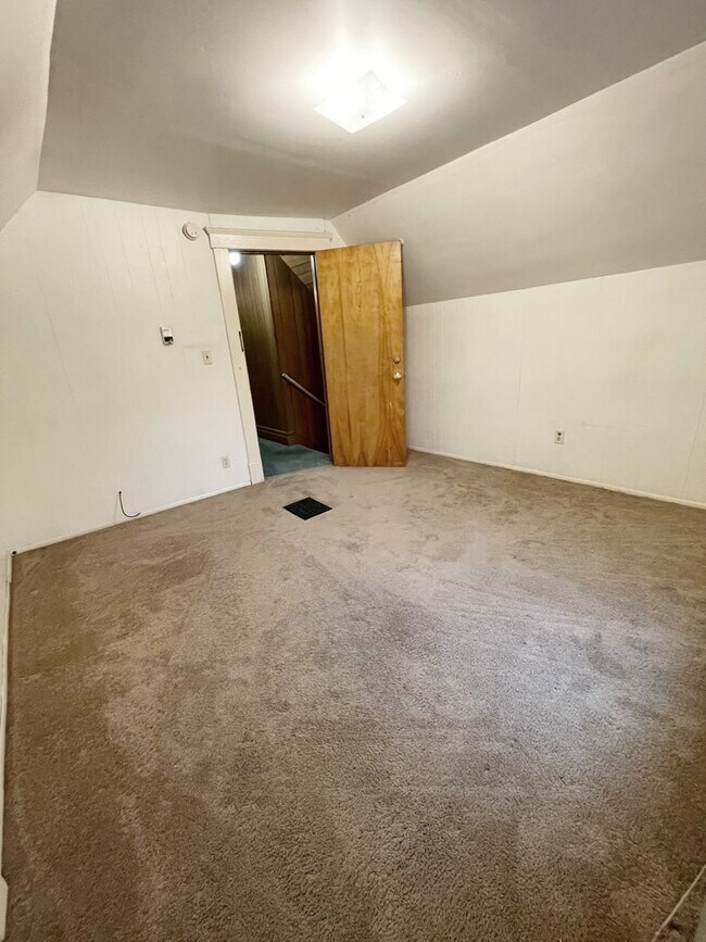 Building Photo - 1220 Prospect St