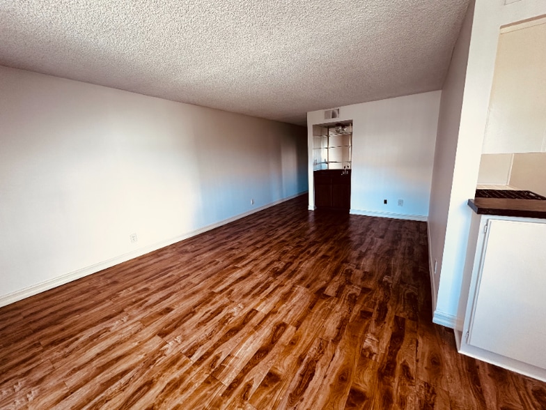 Building Photo - 135 N Swall Dr