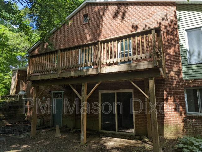 Building Photo - 944 Fern Trail