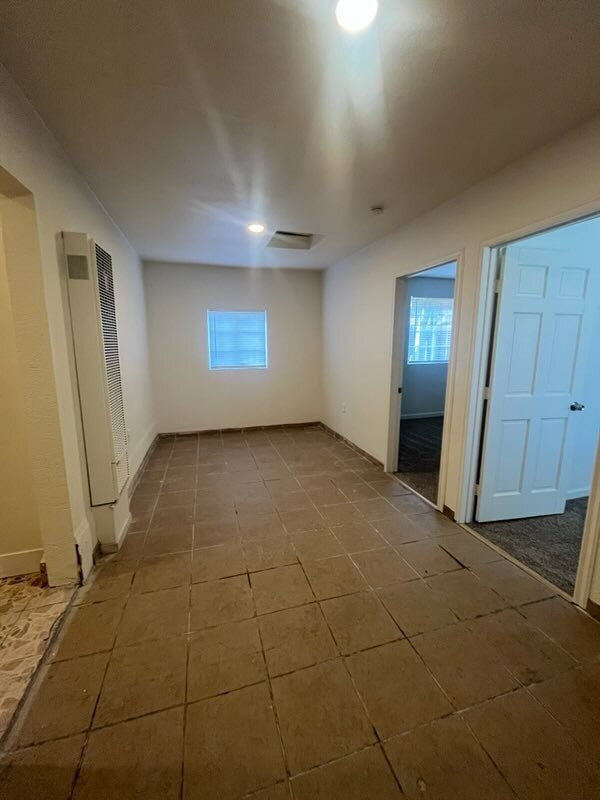 Building Photo - 5 Bedroom 2 bath home Available now