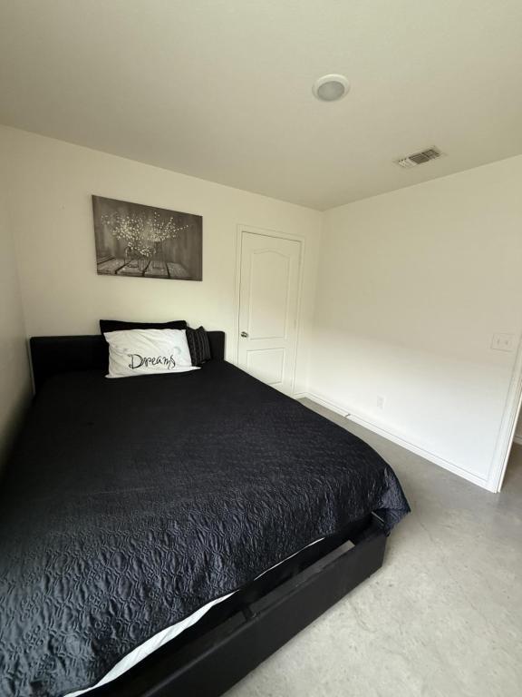 Building Photo - 6000 Harriet Tubman Ave