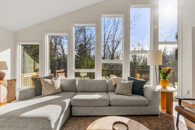 Building Photo - 3936 Holden Dr