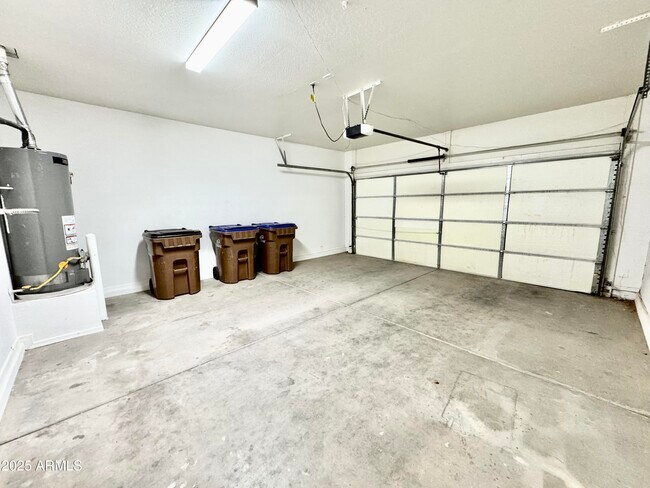 Building Photo - 42564 W Palmyra Ct