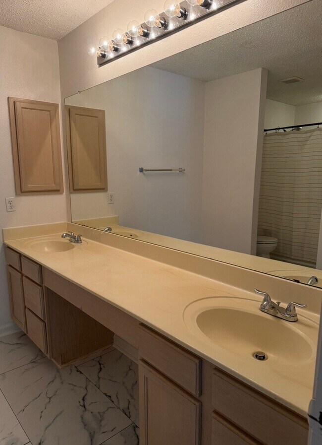 Building Photo - 2308 Lavendale Ct
