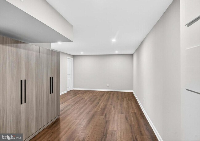 Building Photo - 9125 Donna Dean Dr