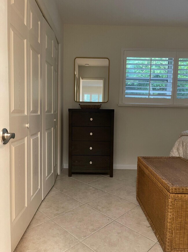 Building Photo - 1202 Palm Trail