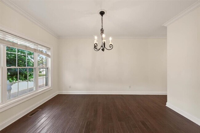 Building Photo - 841 Denzil Ave
