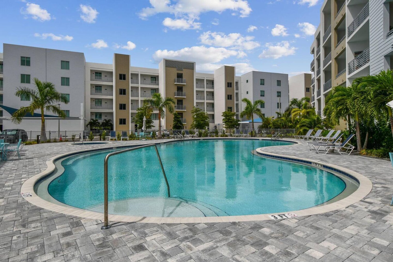 Building Photo - 1889 N Tamiami Trl
