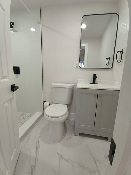 Building Photo - 15459 Hayes Ln