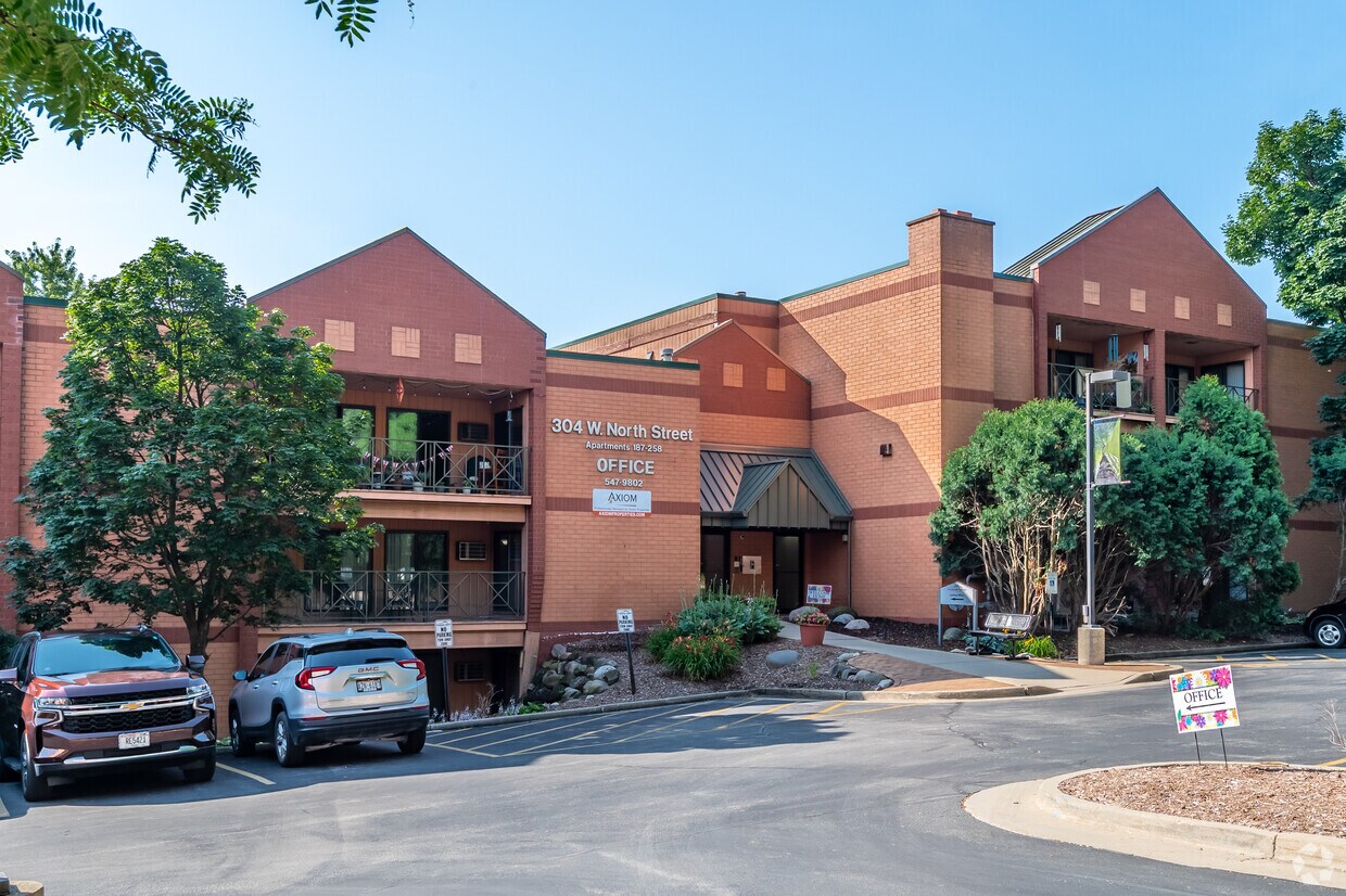 Mountain Village - 304 W North St Waukesha WI 53188 | Apartment Finder