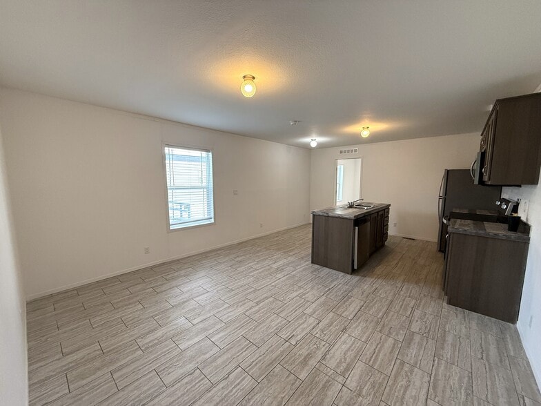 Building Photo - 4 Northglen Dr