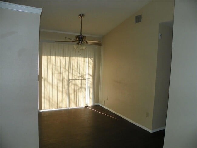 Building Photo - 9706 Eastwend Dr