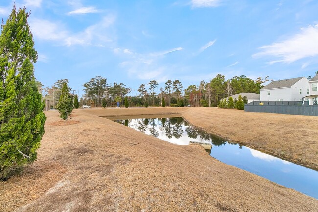 Building Photo - Spacious Modern 5-Bedroom Home in Summerville