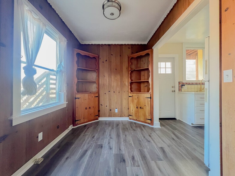 Dining Nook - 1504 Grant St