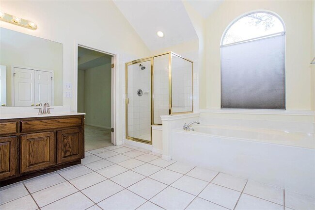 Building Photo - 3605 Bayton Dr