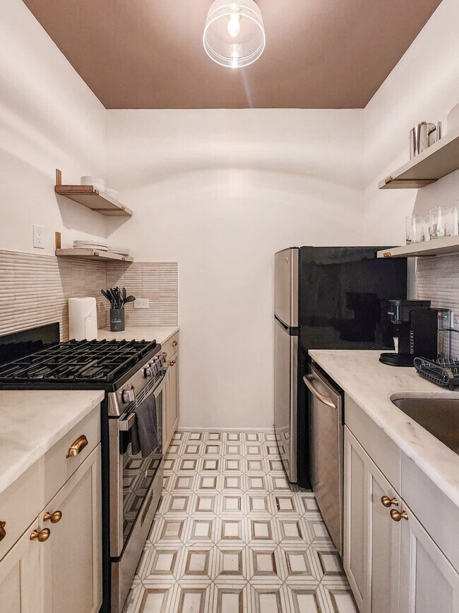 Building Photo - 68 E Cedar St