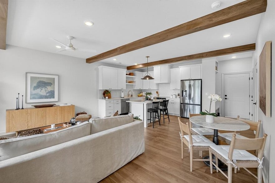 Building Photo - 933 Prime St