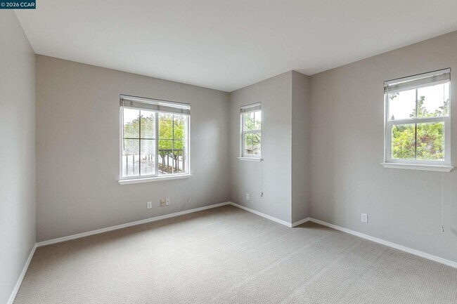 Building Photo - 435 Regal Lily Ln