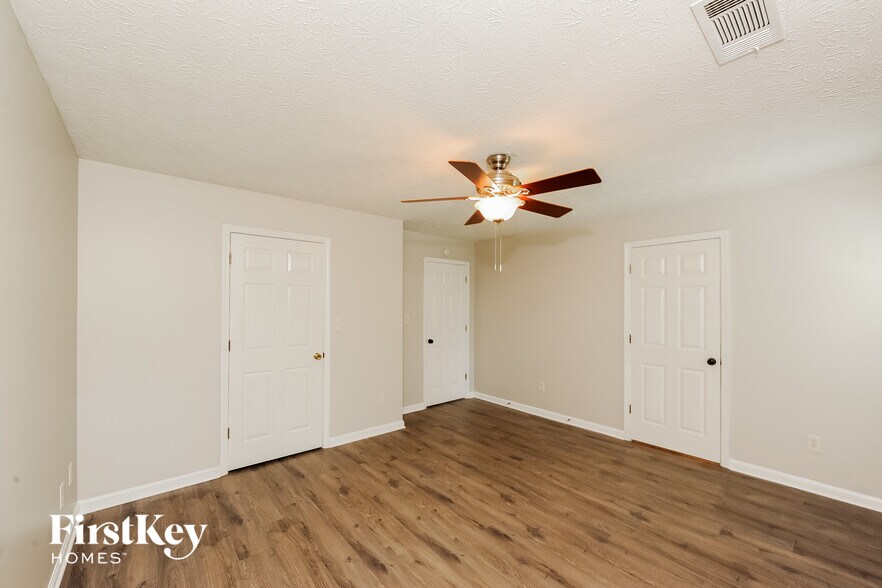 Building Photo - 5255 Hillcrest Glenn Dr