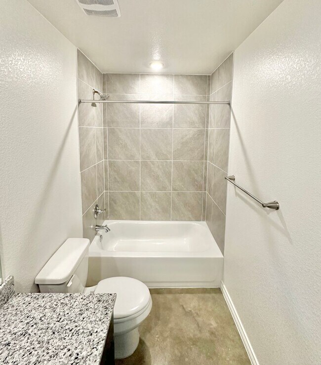 Building Photo - 506 Lost Trl