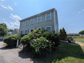 Building Photo - 20 Vanderbilt Ln