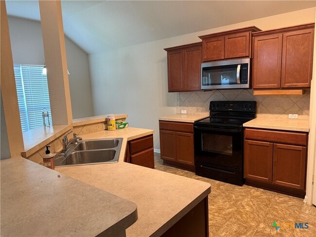 Building Photo - 5811 Alexandria Dr