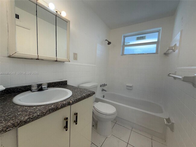 Building Photo - 13215 NE 6th Ave