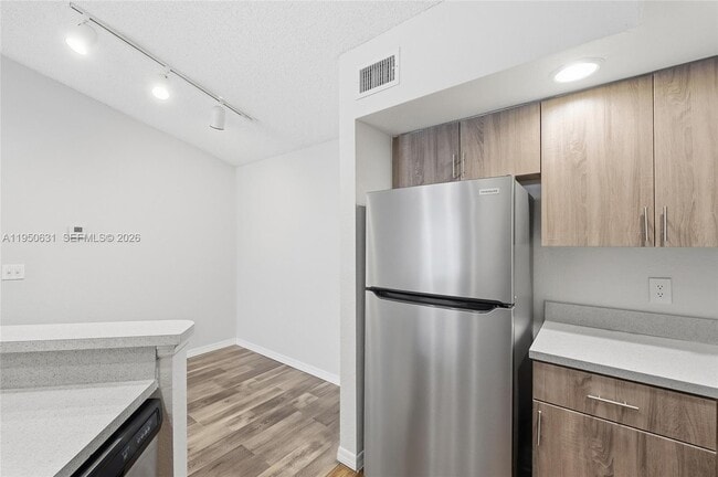 Building Photo - 437 Vista Isles Dr