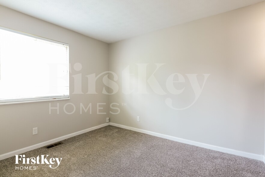Building Photo - 274 Meadow Glen Dr