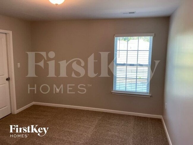 Building Photo - 715 Saddlebred Ln