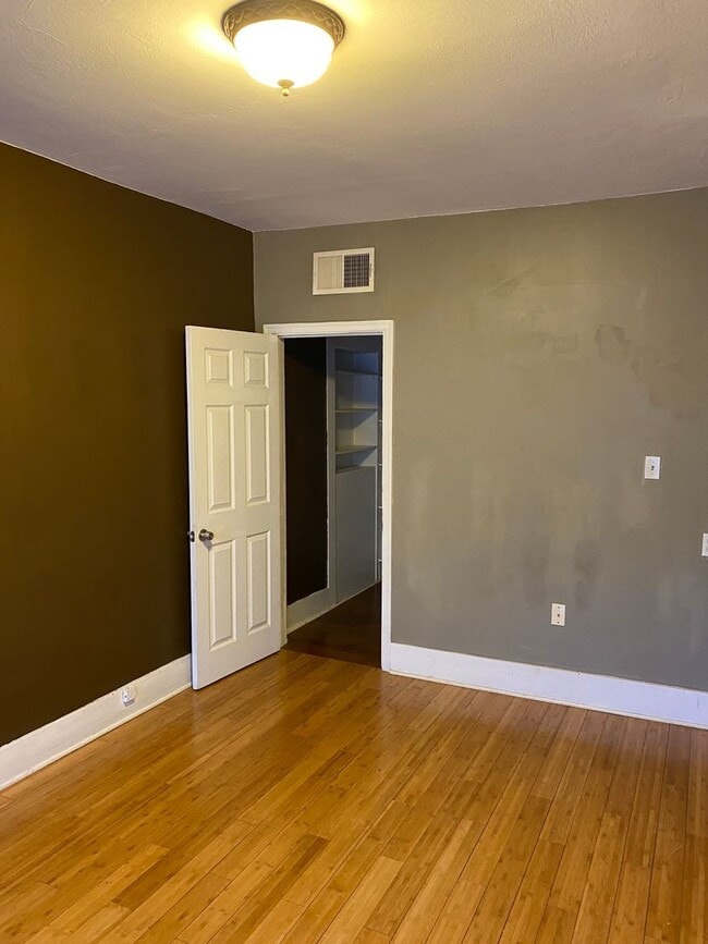 Building Photo - 522-524 W Culver ST