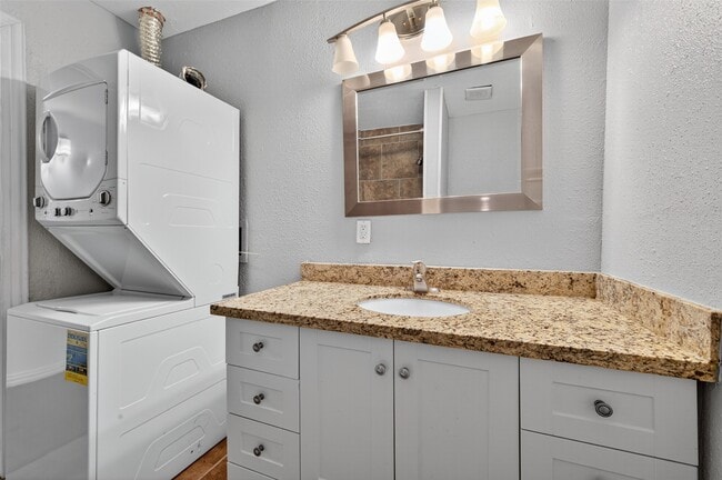 Building Photo - 1701 Upland Dr