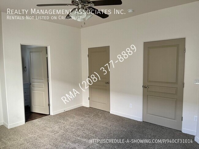 Building Photo - Gorgeous Townhouse Located in Meridian Nea...