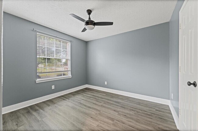 Building Photo - 11919 Piney Bend Dr