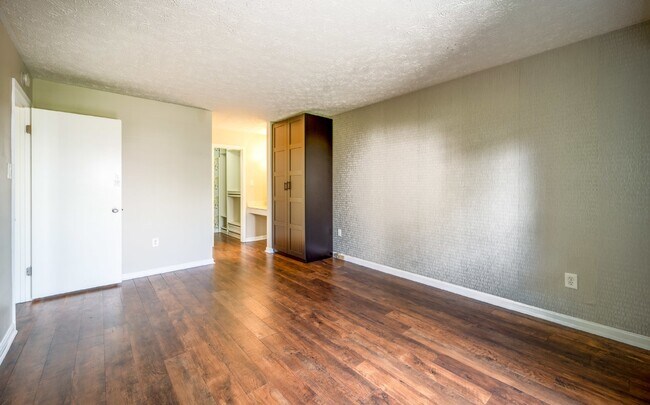 Building Photo - Updated two-bedroom, two-bathroom condo in...