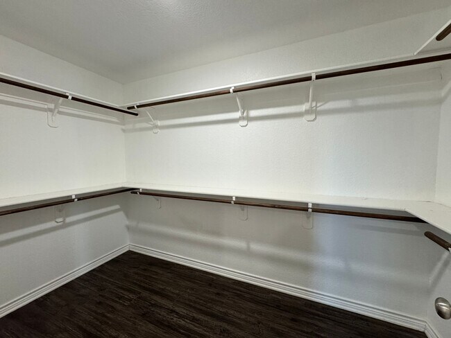 Building Photo - 1417 E Jasper Dr