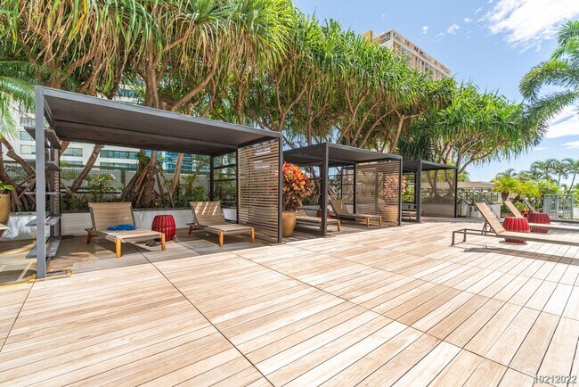 Building Photo - Waihonua 2br 2ba 2pkg (tandem) w/Storage, High Floor, Amenities (Honolulu)