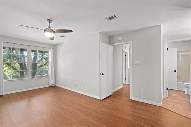 Building Photo - 1015 E Yager Ln