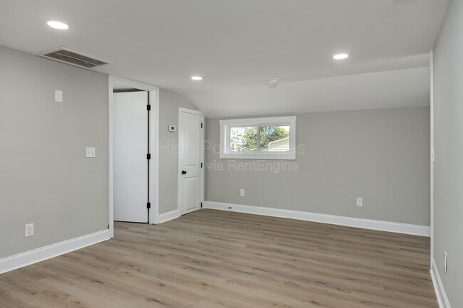 Building Photo - 1201 E 32nd St