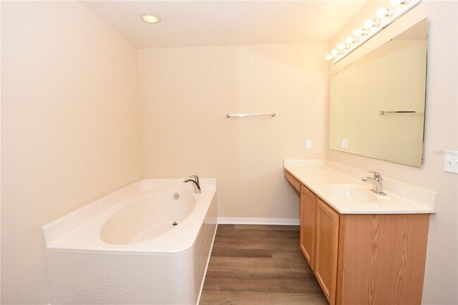 Building Photo - 37 Buttermill Dr