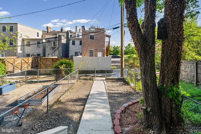 Building Photo - 3 bedrooms, 3.5 bathrooms